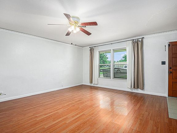 5th image of 5924 Walraven Cir