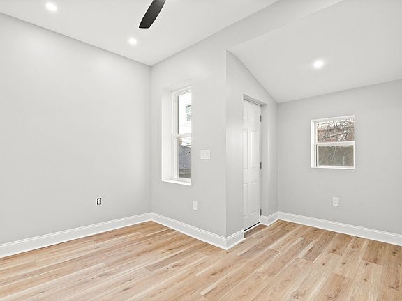 5th image of 5853 Cedar Ave #1