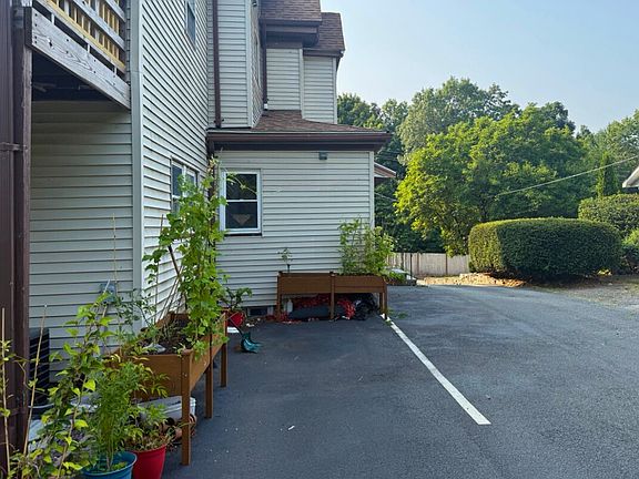 4th image of 287-289 Walnut St #1