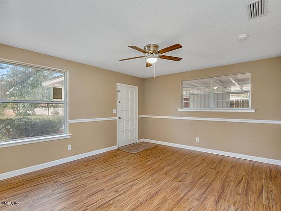 3rd image of 3731 Colebrooke Dr
