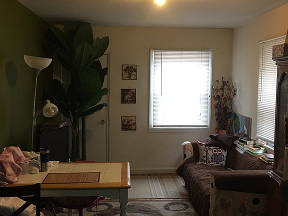 4th image of 2561 Laconia Ave