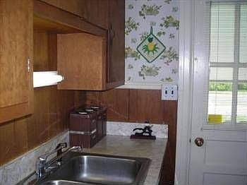 2nd image of 2116 Maple St