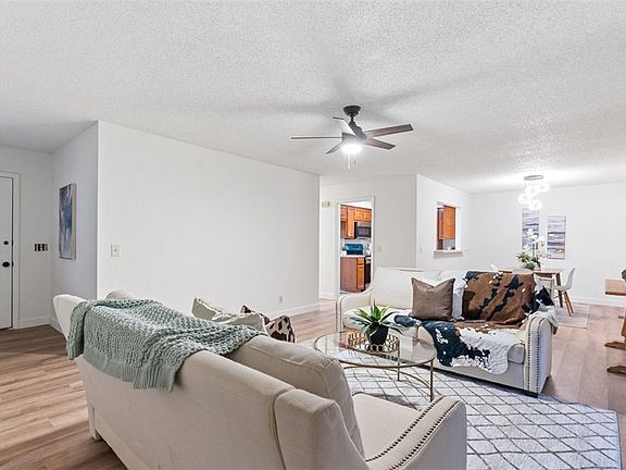 4th image of 32 Walter Dr