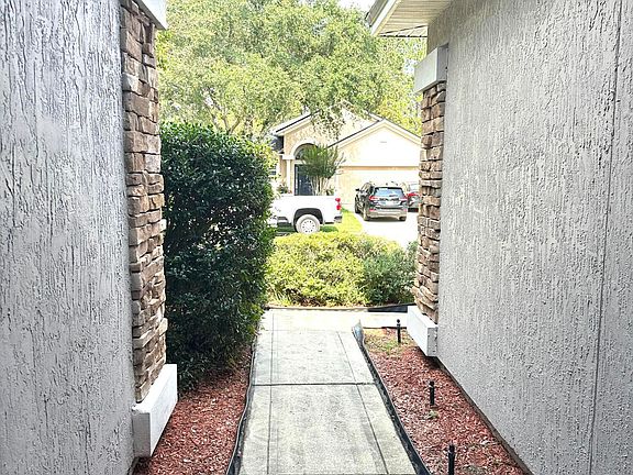2nd image of 3061 Litchfield Dr