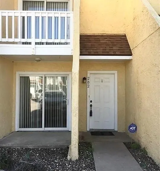 4141 Whiteley Dr #202 — Photo 1