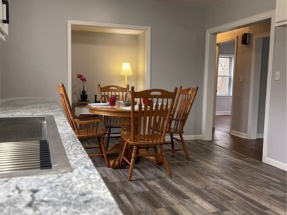 4th image of 856 Champion Ave E