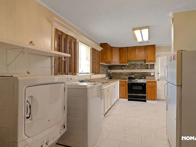 141 Dockweiler Rd N — Photo 3