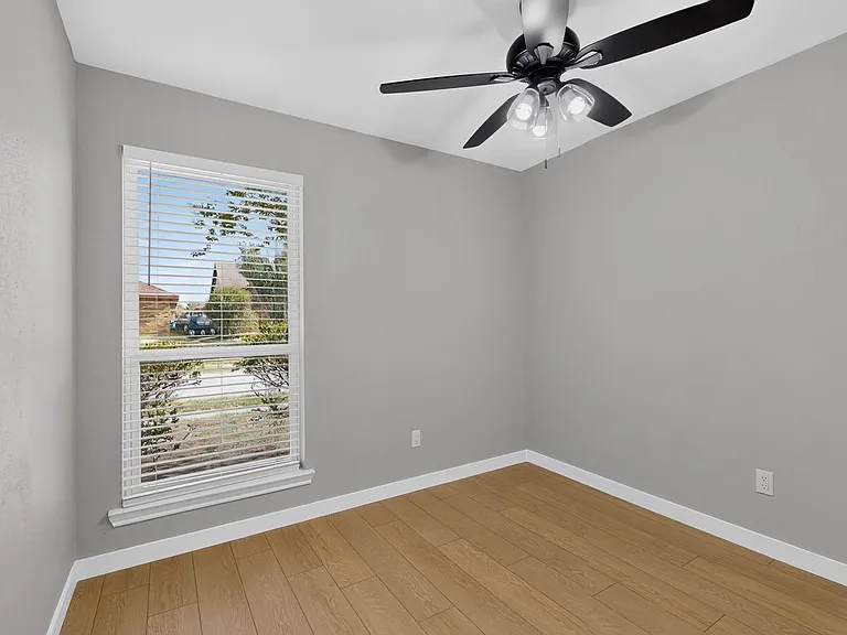 1748 Saint James Dr — Photo 31