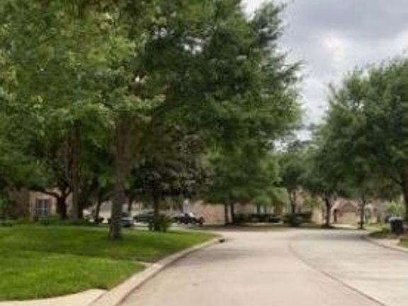 Exterior Neighborhood (street photo)