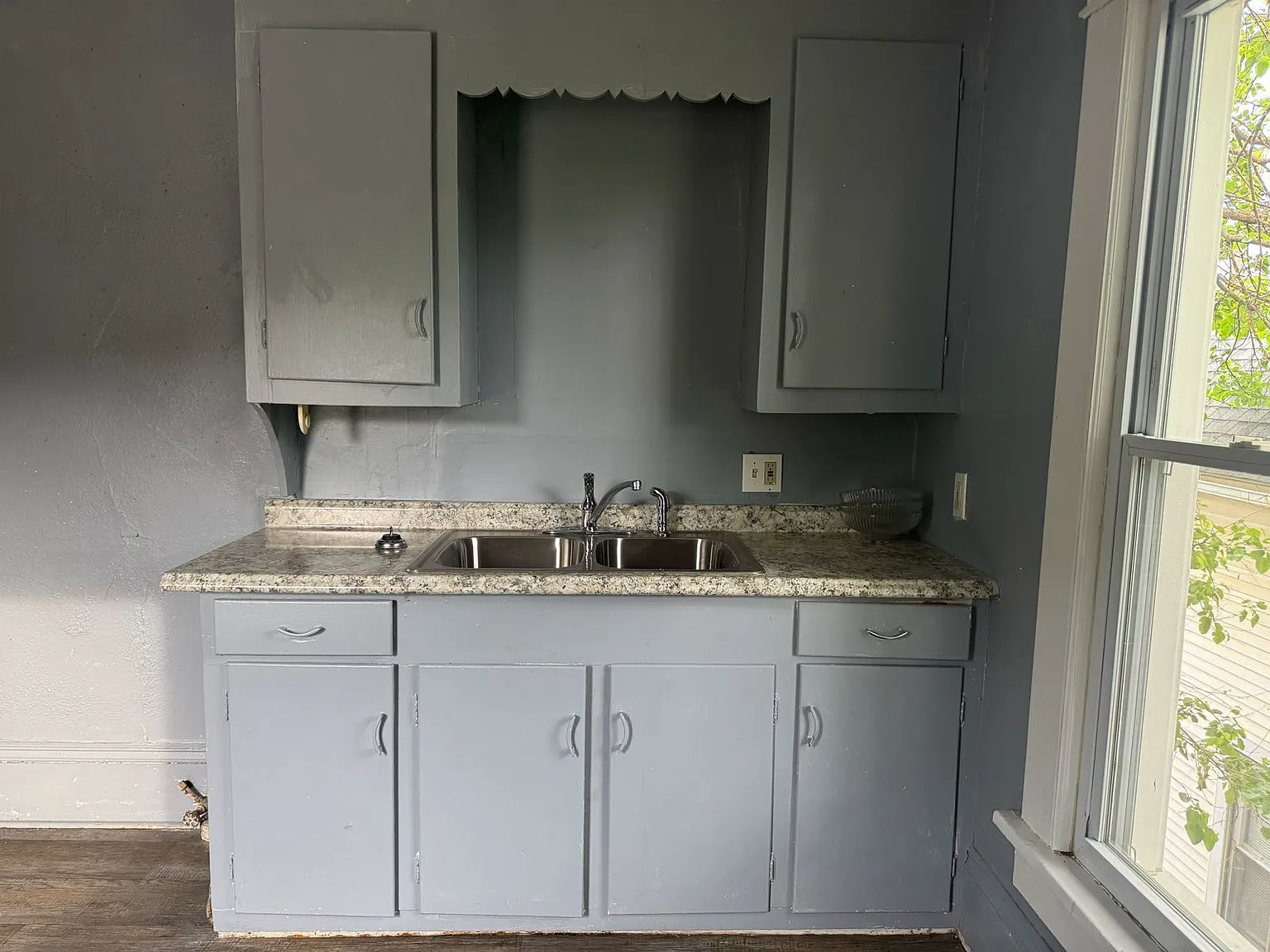 3 bed, 1.0 bath, $850 — Photo 3