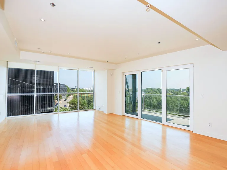300 Waterfront Dr #502 — Photo 8