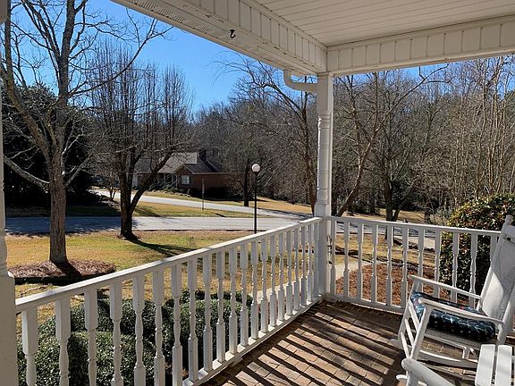 4th image of 152 Kensington Dr
