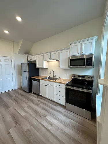 930 Summit Ave #1 Photo 1