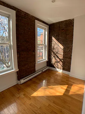 Rented by Cargon Realty | media 23