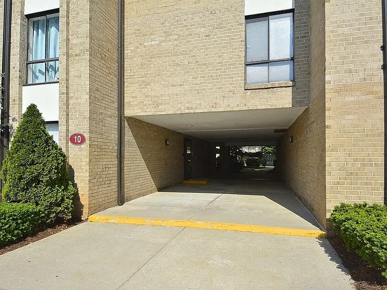 10 Monroe St #302 — Photo 24