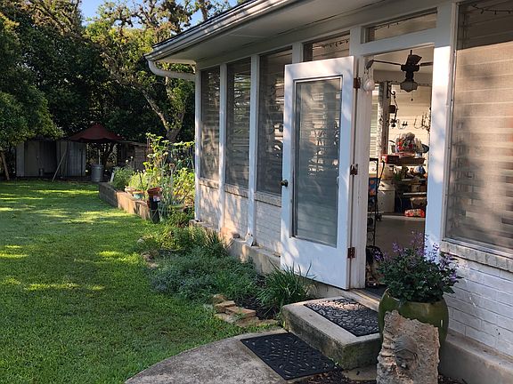 3rd image of 1212 Oriole Dr