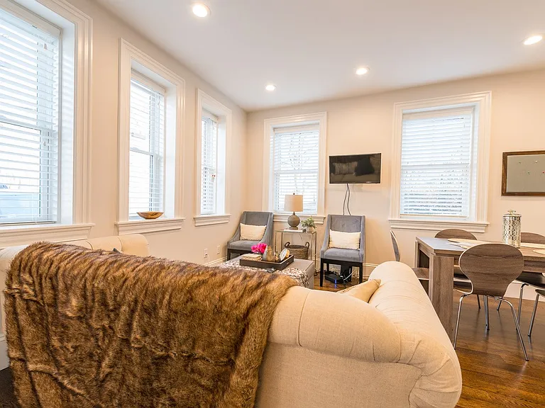 2044 Beacon St #1F — Photo 2