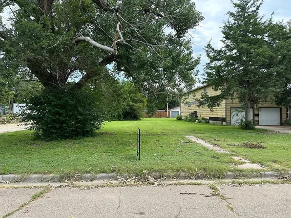 1620 Baker Ave, Great Bend, KS 67530
