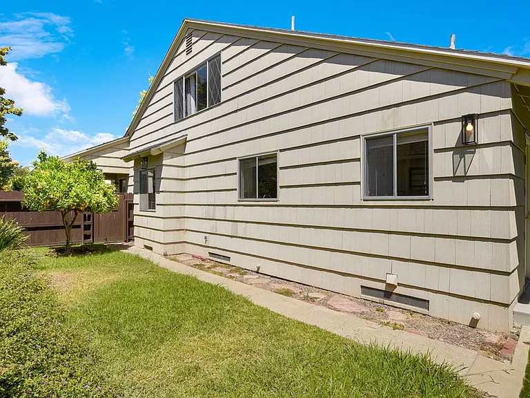 4721 Edgeware Rd — Photo 31