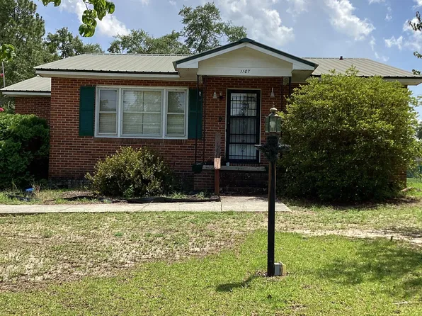1107 Oak Avenue, Hamlet, NC 28345