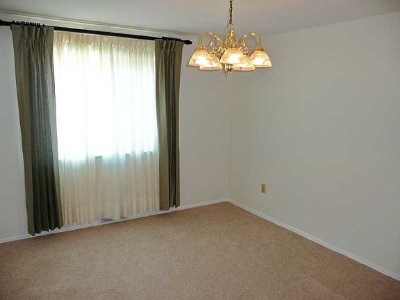 5th image of 14 Rosemary Ln