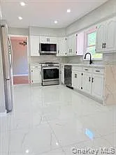 10 Elderwood Ln — Photo 2
