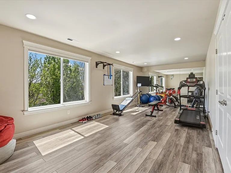 553 E Forest Ridge Dr — Photo 16