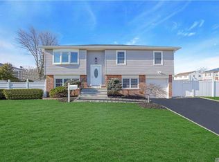150 Lenox Rd, West Babylon, NY 11704