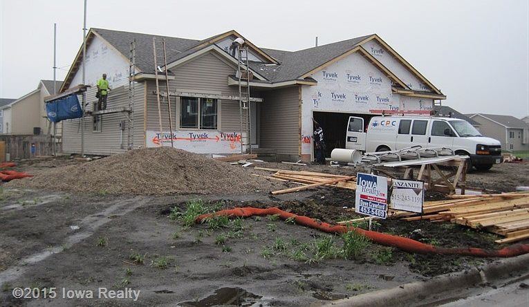 1st image of 1017 NW Orchard Dr