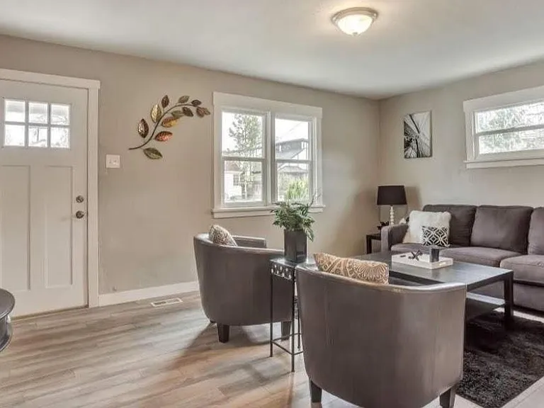 156 E Garden Ave — Photo 2