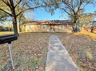 103 9th St, Sanger, TX 76266