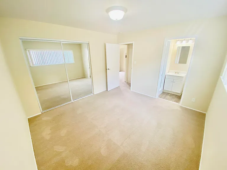 19 Coleman Pl #34 — Photo 8