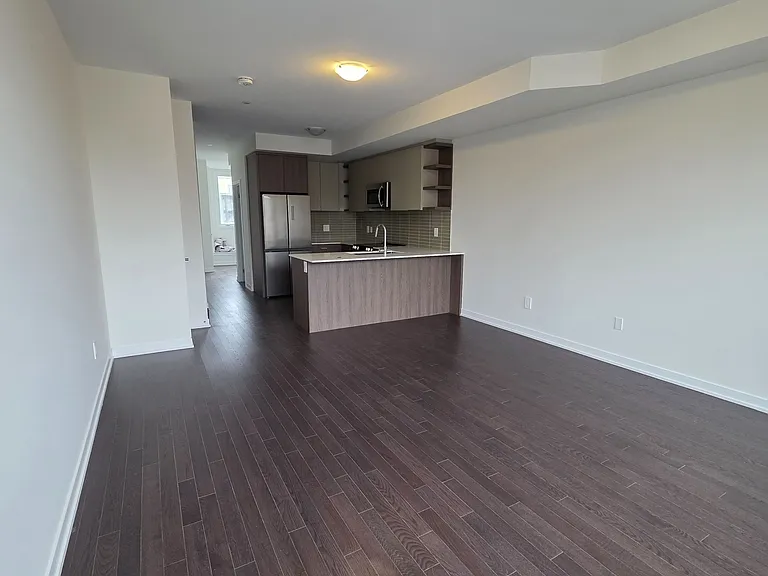 28 Green Gardens Blvd — Photo 4