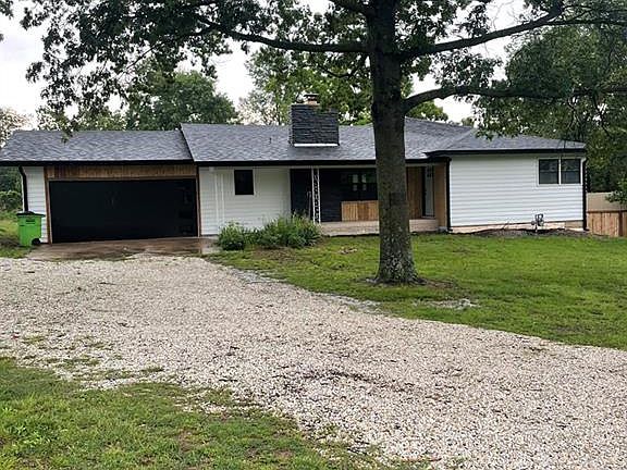 2nd image of 21280 Oakwood Pl