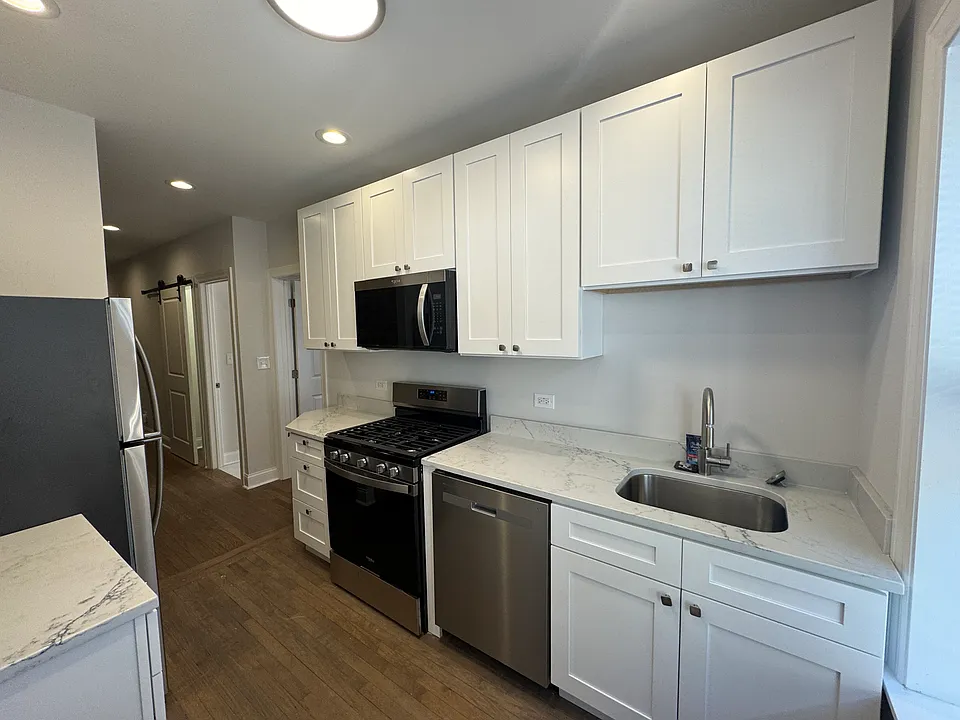 4211 N Leavitt St #1