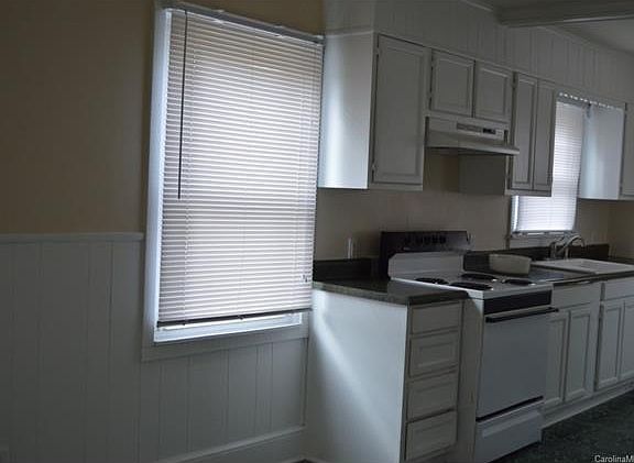 3rd image of 2403 Pennsylvania Ave