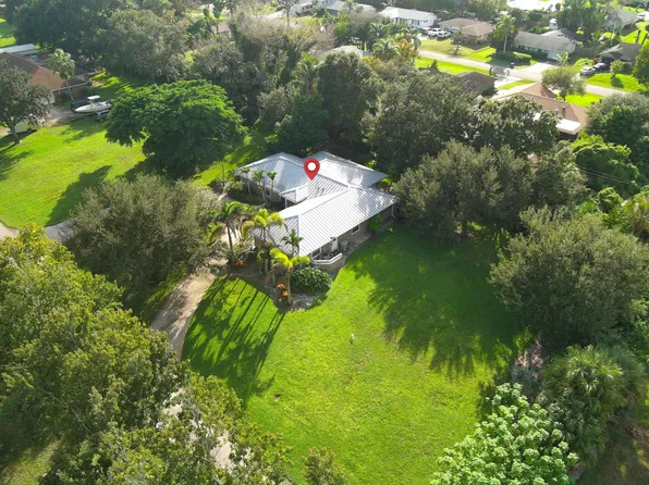 305 10TH Avenue, Vero Beach, FL 32962