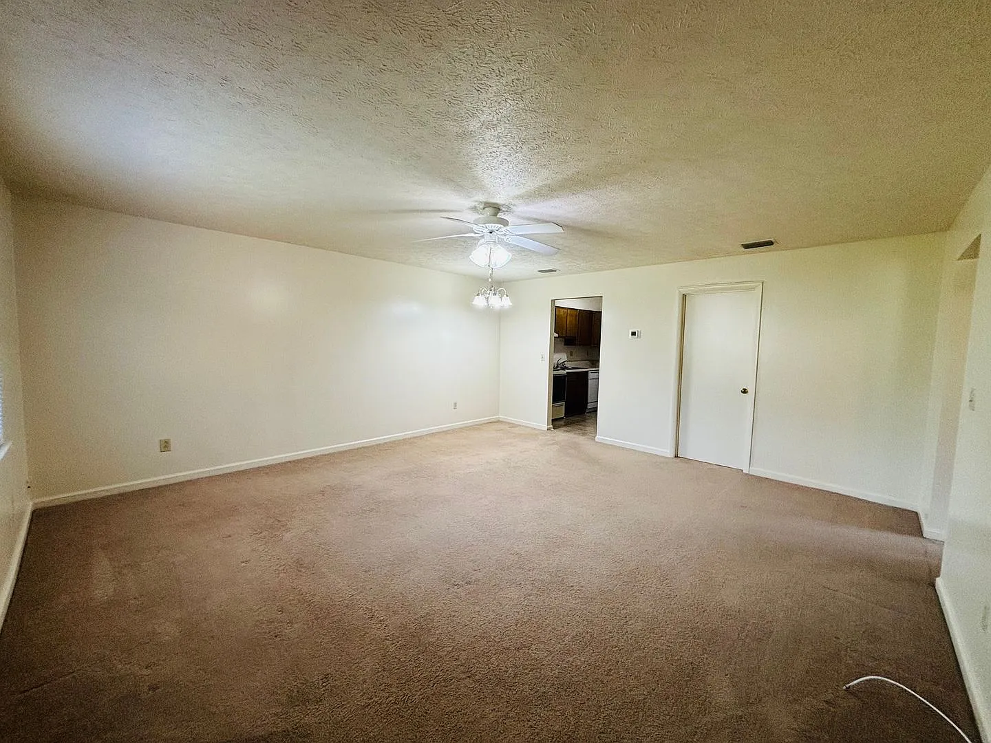 2 Bedroom, 1 Bath Apartment — Photo 2