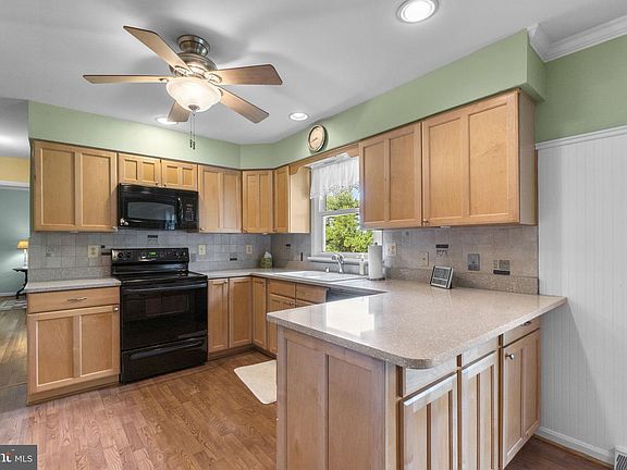 4th image of 557 Oak Tree Rd