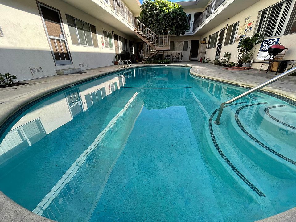 1st image of 3135 Hollycrest Dr #1/2