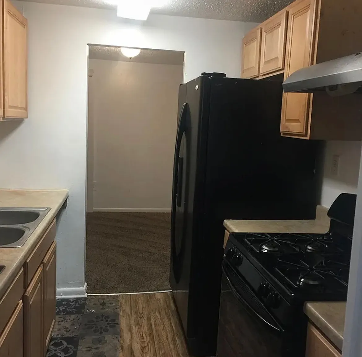 3 bed, 1180 sqft, $2,034 — Photo 3