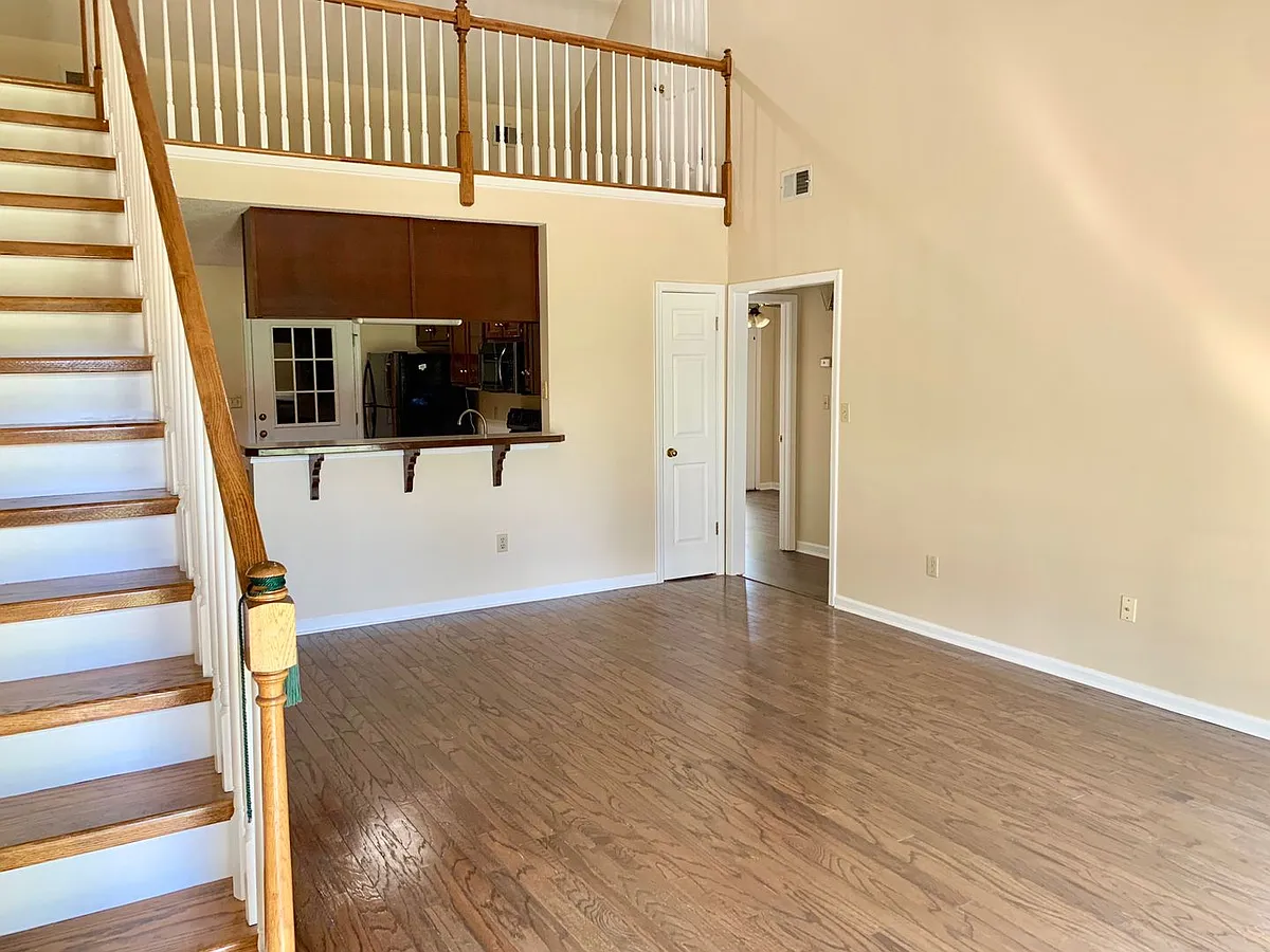 Building Photo - 1414 Golf Course Dr