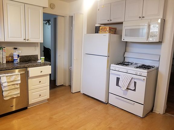 4th image of 4025 N Leavitt St #1F