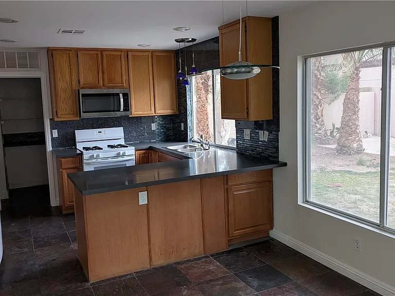 2670 Ridgewater Cir — Photo 6