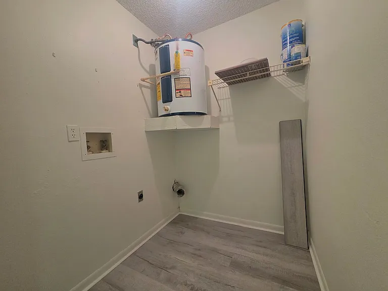 1902 Crystal Grove Dr — Photo 18