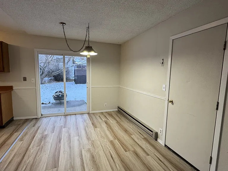 110 N Yellowstone Ave — Photo 3