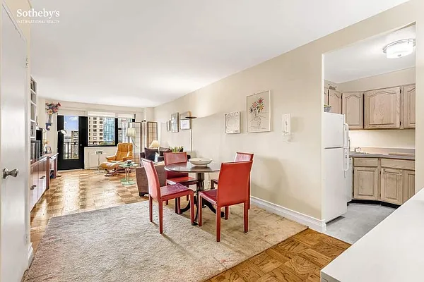 Sold by Sotheby's International Realty | media 3