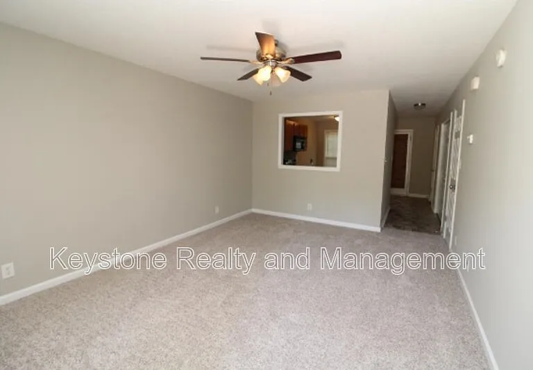 938 Cumberland Dr #B — Photo 2