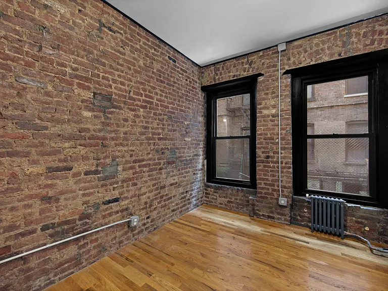346 E 13th St #4 — Photo 7