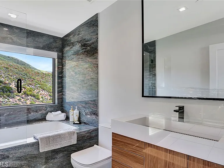 5402 Horizon Dr — Photo 12